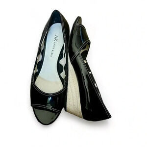 Anne Klein black patent open toe wedges with white heel size 6.5
